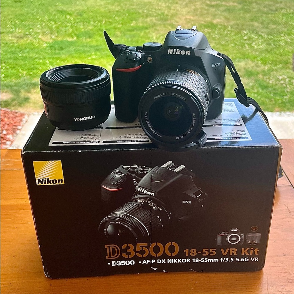 Nikon d3500 with two lens
